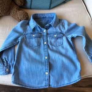 Adorable Gap Jean shirt
